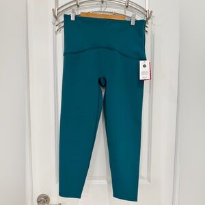 🆕 SPANXshape Booty Boost®
7/8 Leggings with SecretSweat Tech